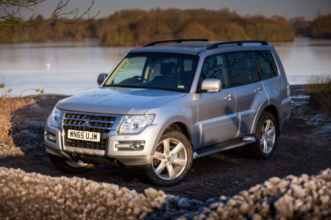 Mitsubishi Montero Shogun Pajero SUV 4x4 Off-Road